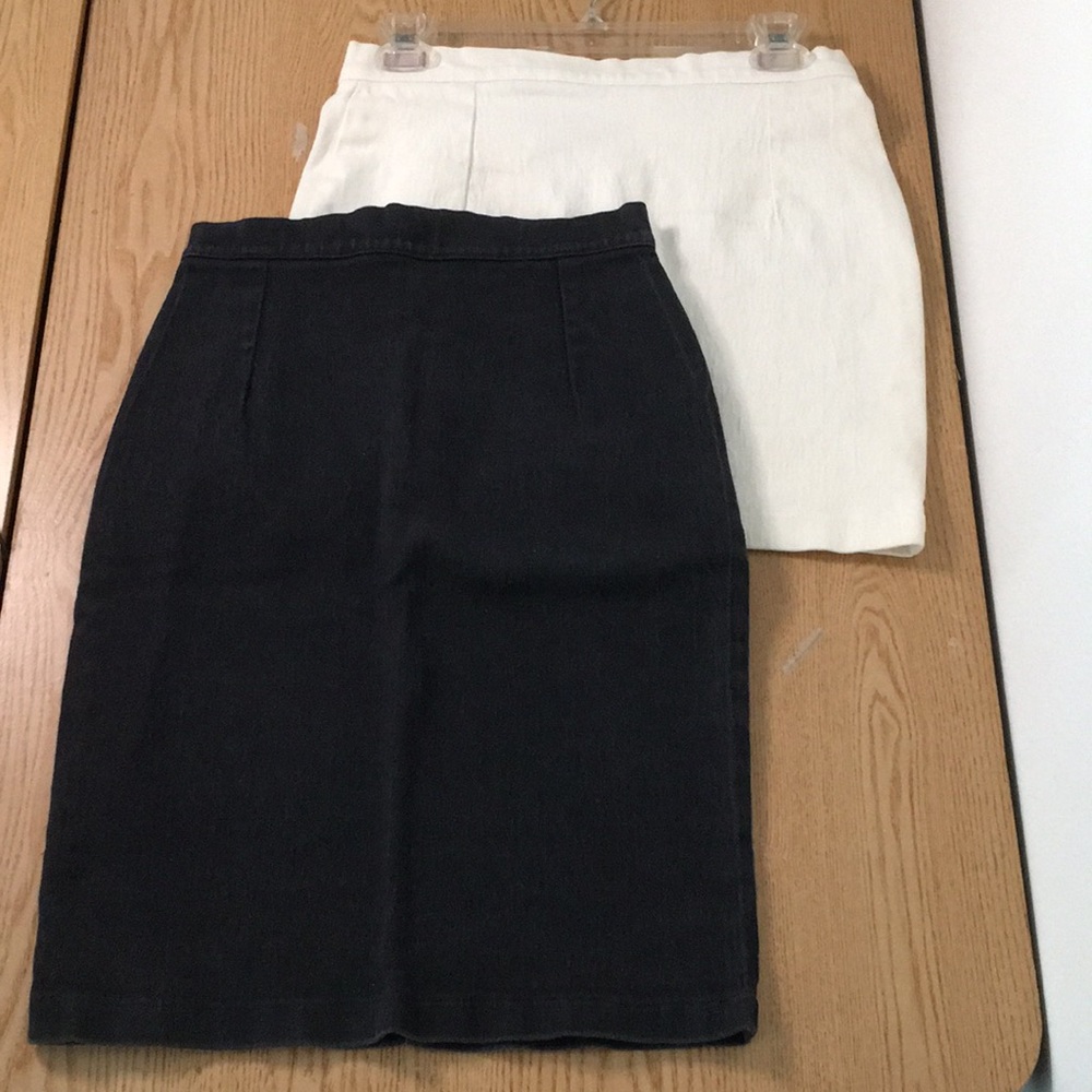 Womens Classic Black Stretchy Skirt and a Free Ivory Skirt Size Small Waist 12”